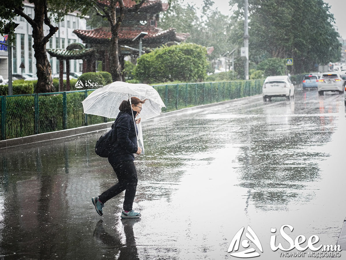 Улаанбаатарт бага зэргийн аадар бороо орж, 23 градус дулаан байна