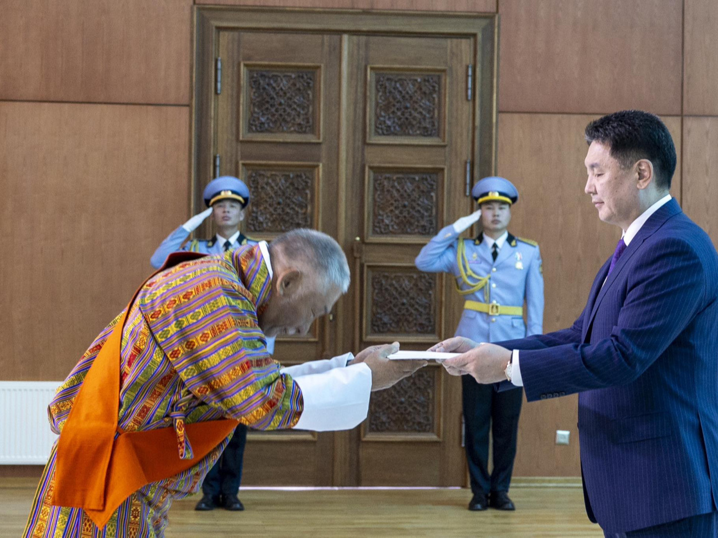 Бутаны Хаант Улсаас Монгол Улсад суух Элчин сайд Итгэмжлэх жуух бичгээ өргөн барилаа