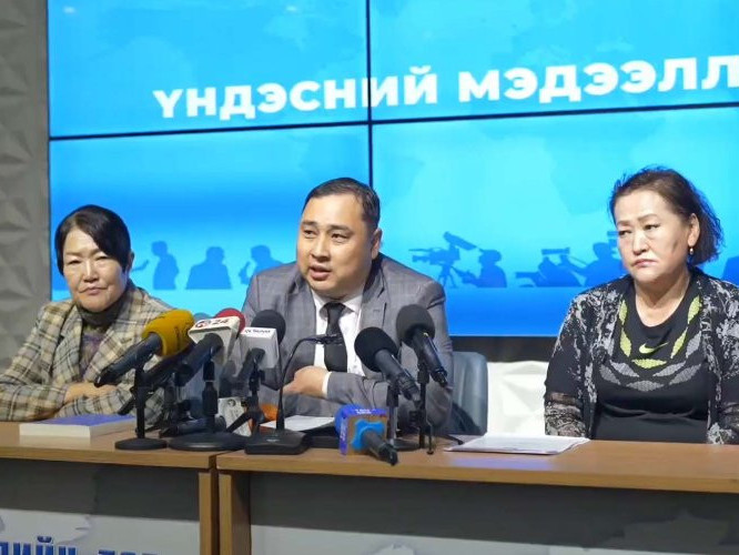 "Намууд 2020 оны сонгуулиар нефтийн үйлдвэр барина гэсэн амлалт өгч байсан ч баригдсан үйлдвэр алга" гэлээ