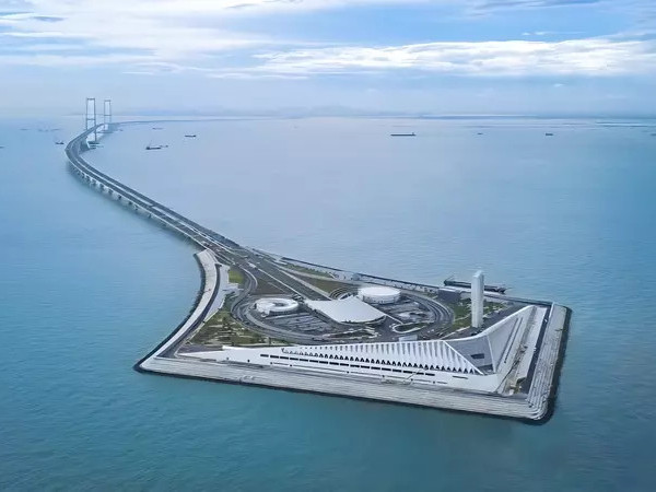ВИДЕО: Хятадад далайн дүүжин гүүр, усан доорх хамгийн өргөн хонгил, хиймэл арал бүхий автозам ашиглалтад оржээ