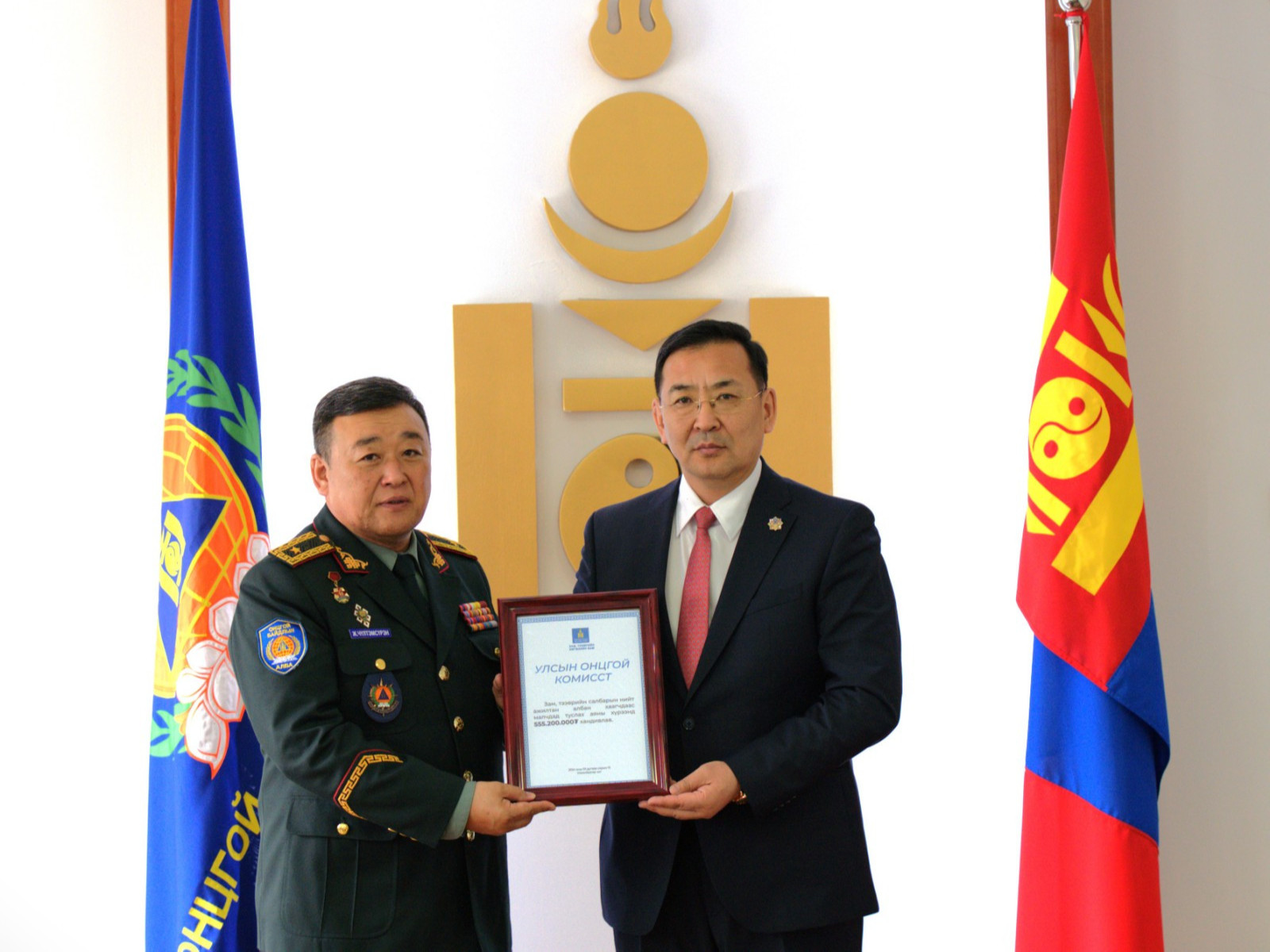 Зам, тээврийн салбарынхан малчдадаа 555 сая 200 мянган төгрөг хандивлалаа