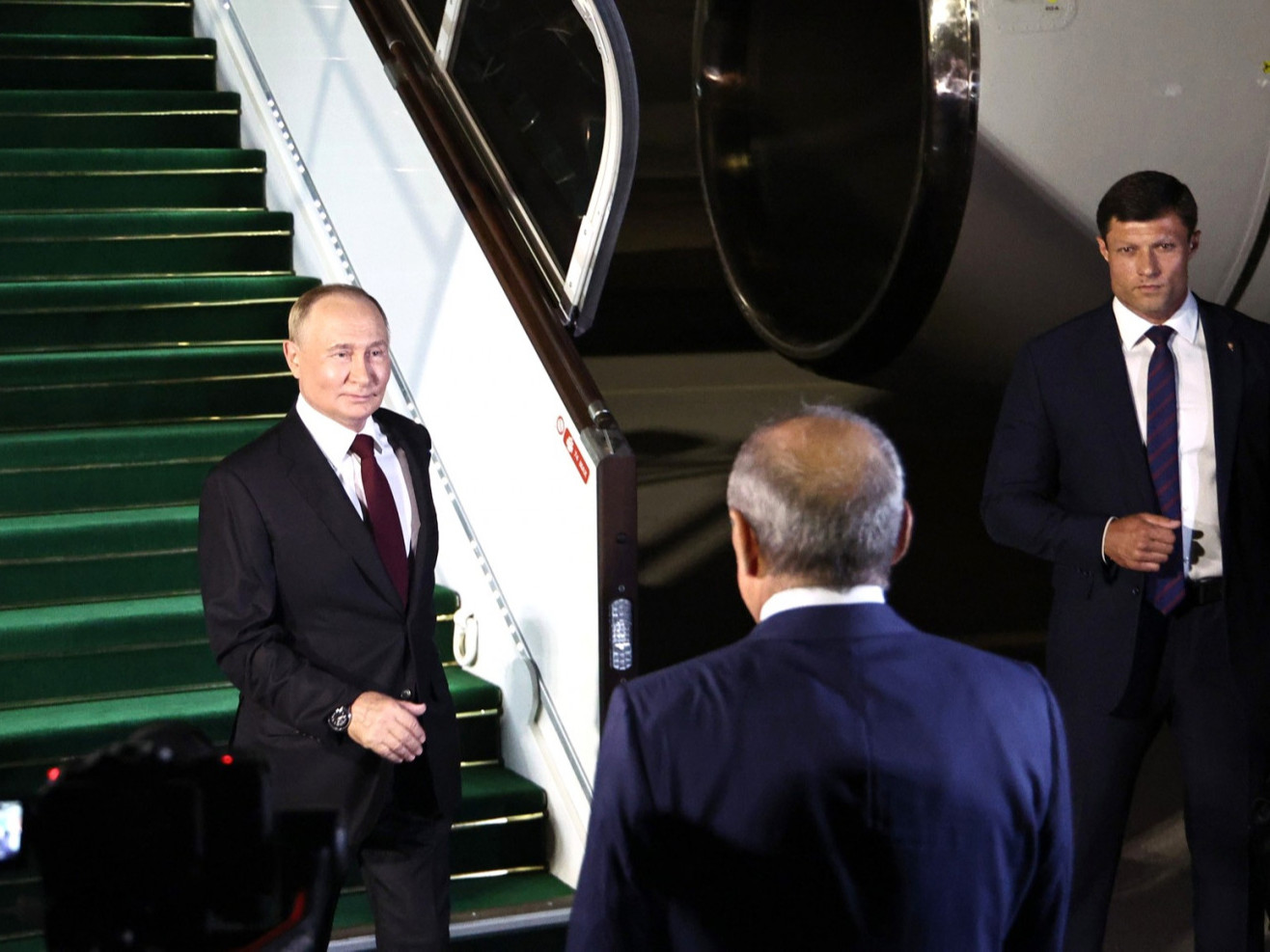 "Баруунд тусгаарлагдсан В.Путин шинэ харилцаа тогтоохын тулд Азербайжанд айлчлал хийлээ" гэж дүгнэжээ