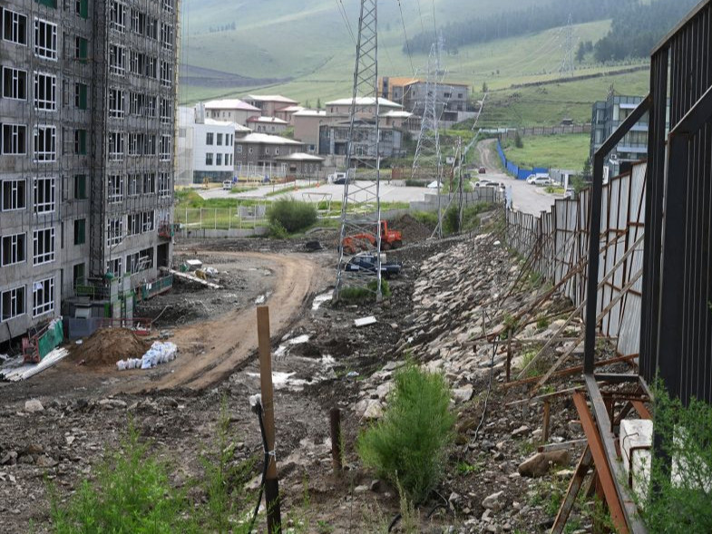 Зөвшөөрөлгүй 6154 метр хашааг буулгажээ