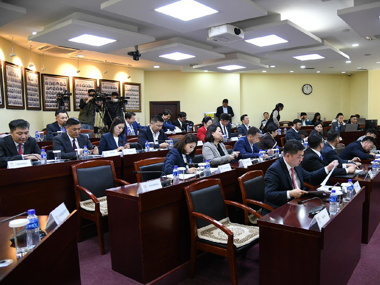 Нийслэл гадаад болон дотоод үнэт цаас гаргахыг НИТХ дэмжлээ