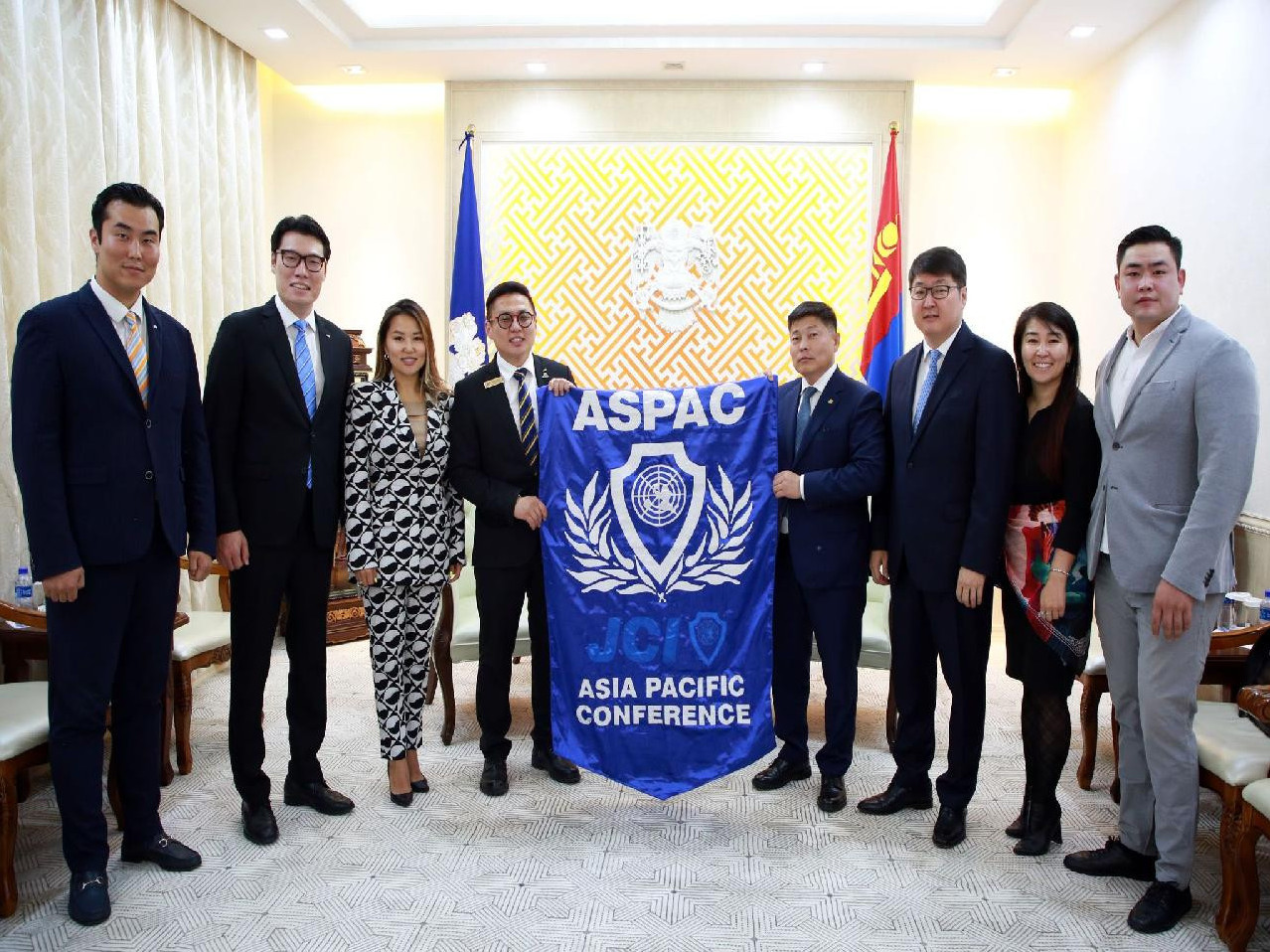 Нийслэлийн удирдлагууд JCI Монгол байгууллагын төлөөлөгчдийг хүлээн авч уулзлаа