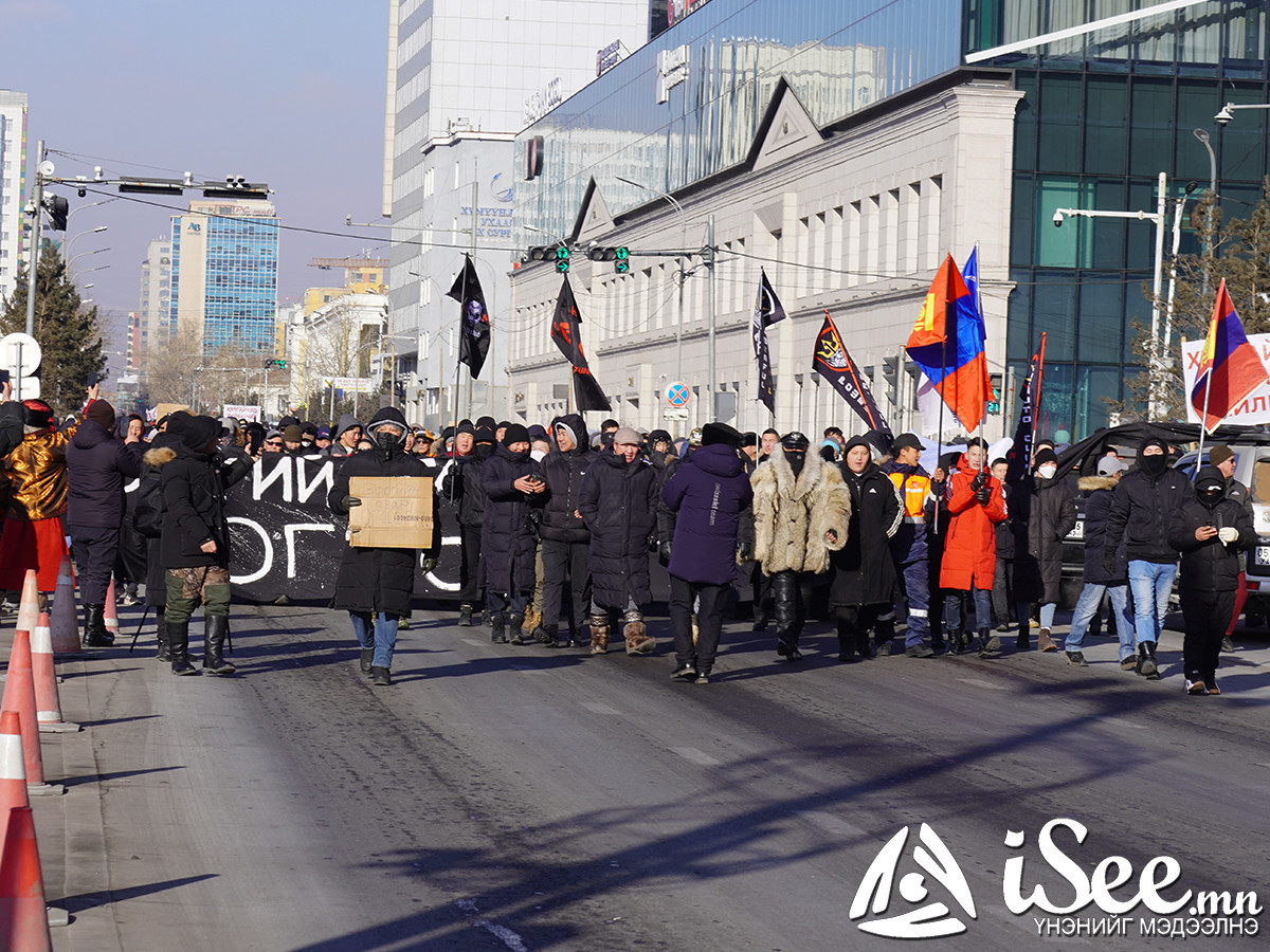 LIVE: Иргэд татвар, цахилгааны үнийг бууруулж, утааг багасгах шаардлага тавин жагсаж байна