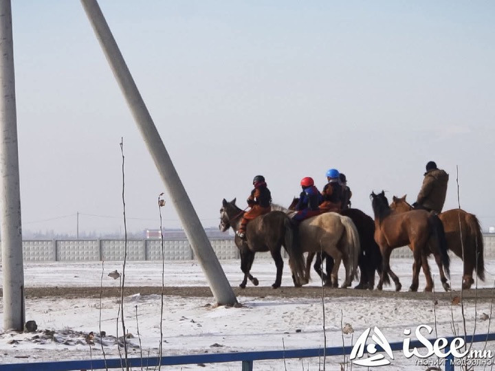 СУРВАЛЖИЛГА: Засгийн газар 18 нас хүрсэн хүнээр хурдны морь унуулна гэж амьдралгүй шийдвэр гаргалаа гэв /ВИДЕО/