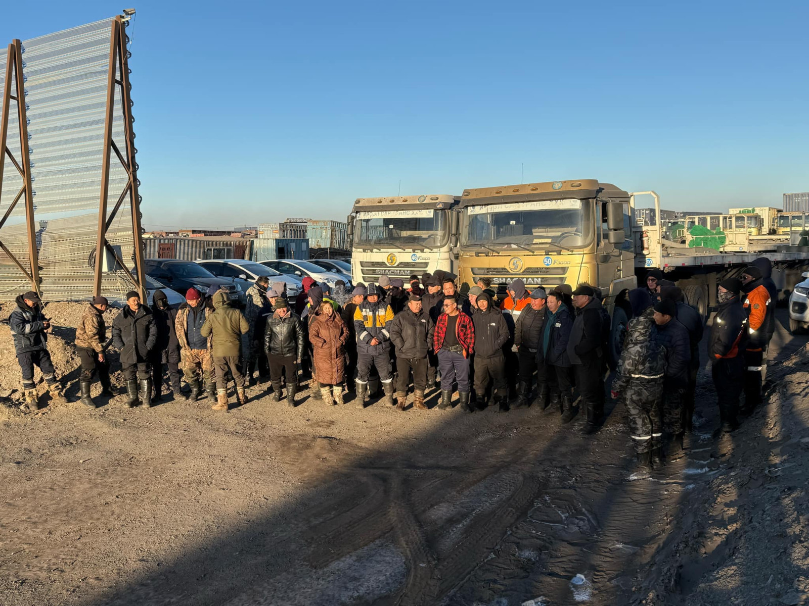 “Баянзам тээвэрчдийн холбоо”-ны нүүрс тээврийн жолооч нар ажил хаялтад нэгдэж буйгаа мэдэгдлээ