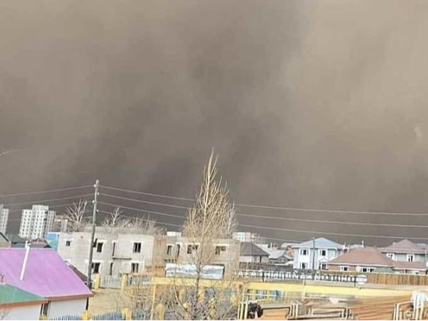 СЭРЭМЖЛҮҮЛЭГ: Мөрөн хотод өдрийн 12 цагт эхэлсэн хүчтэй шороон шуурга орой 20.00 цаг хүртэл үргэлжилнэ 