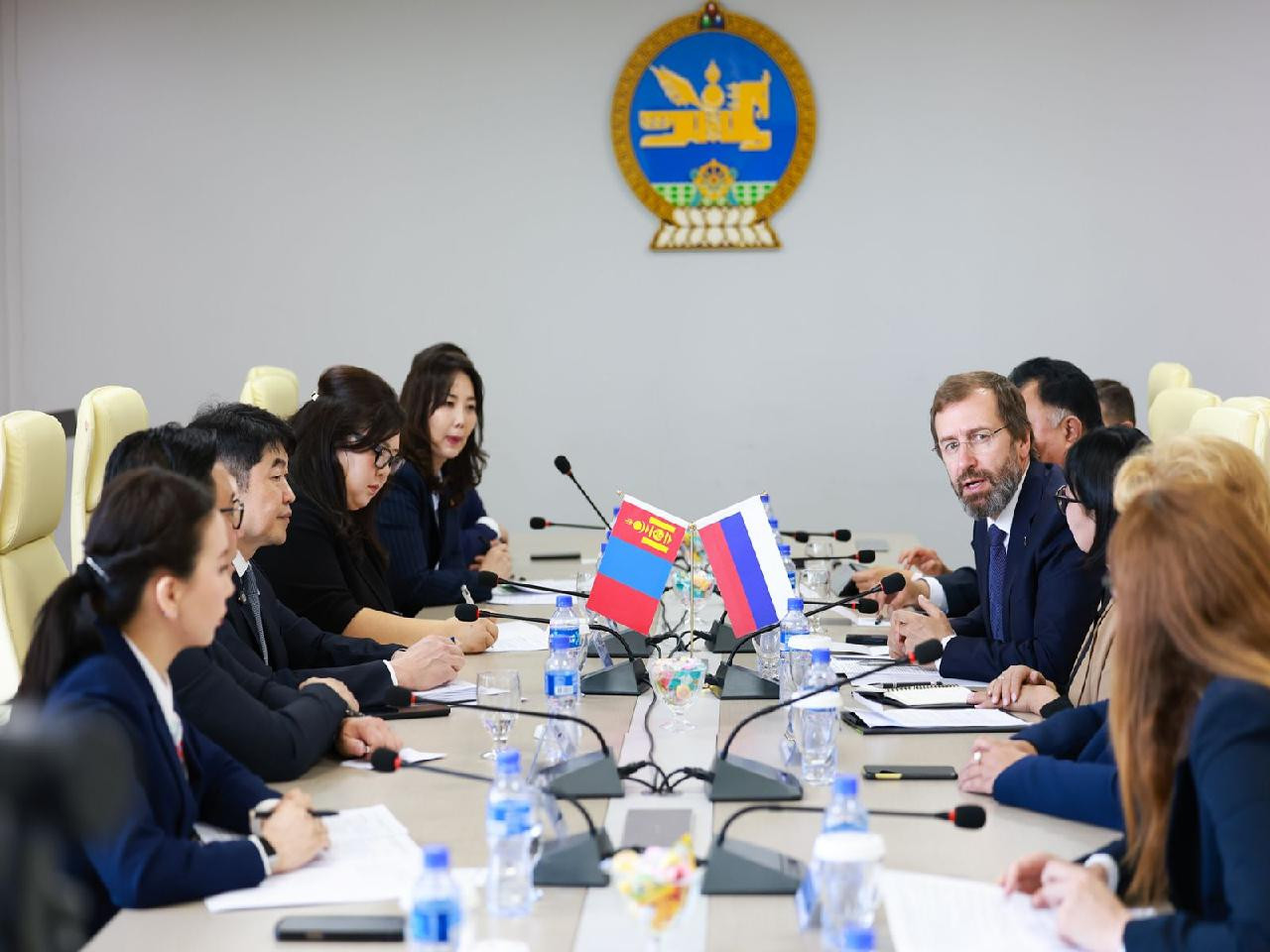 Эрхүү мужийн иргэдийн төлөөлөгчдийн хурлынхантай транбай зэрэг төслийн талаар санал солилцжээ