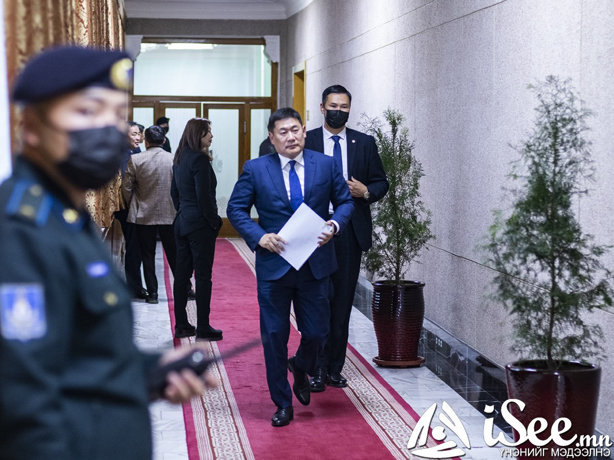 МАН, АН-ын бүлэг, ХҮН намын зөвлөл хуралдаж, Засгийн газар болон улс төрийн нөхцөл байдлыг хэлэлцэж байна 