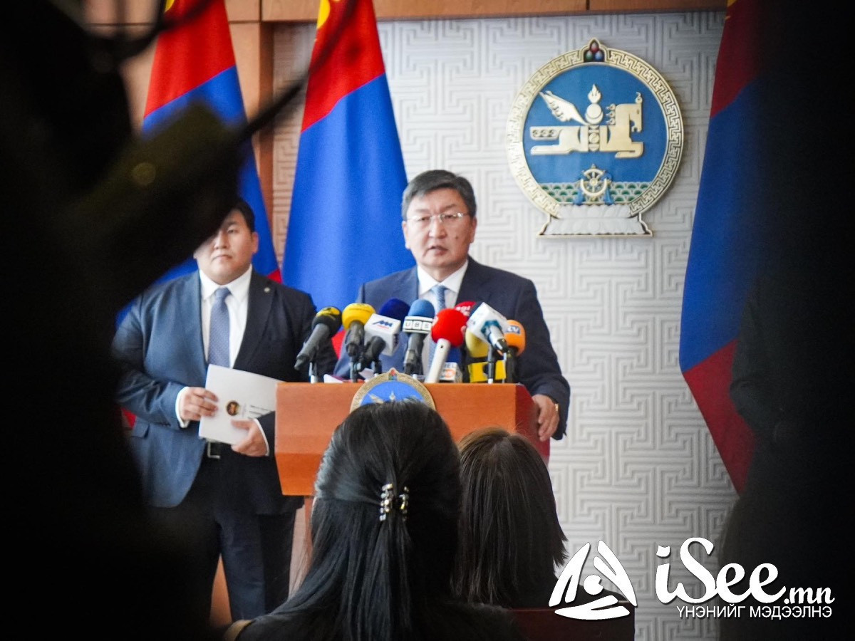 Я.Содбаатар:  Намайг Ерөнхий сайдаар томилогдох гэж буй мэт худал цуурхал бүтэн өдөржин тархаж, элдвээр гүтгэн бужигналаа 