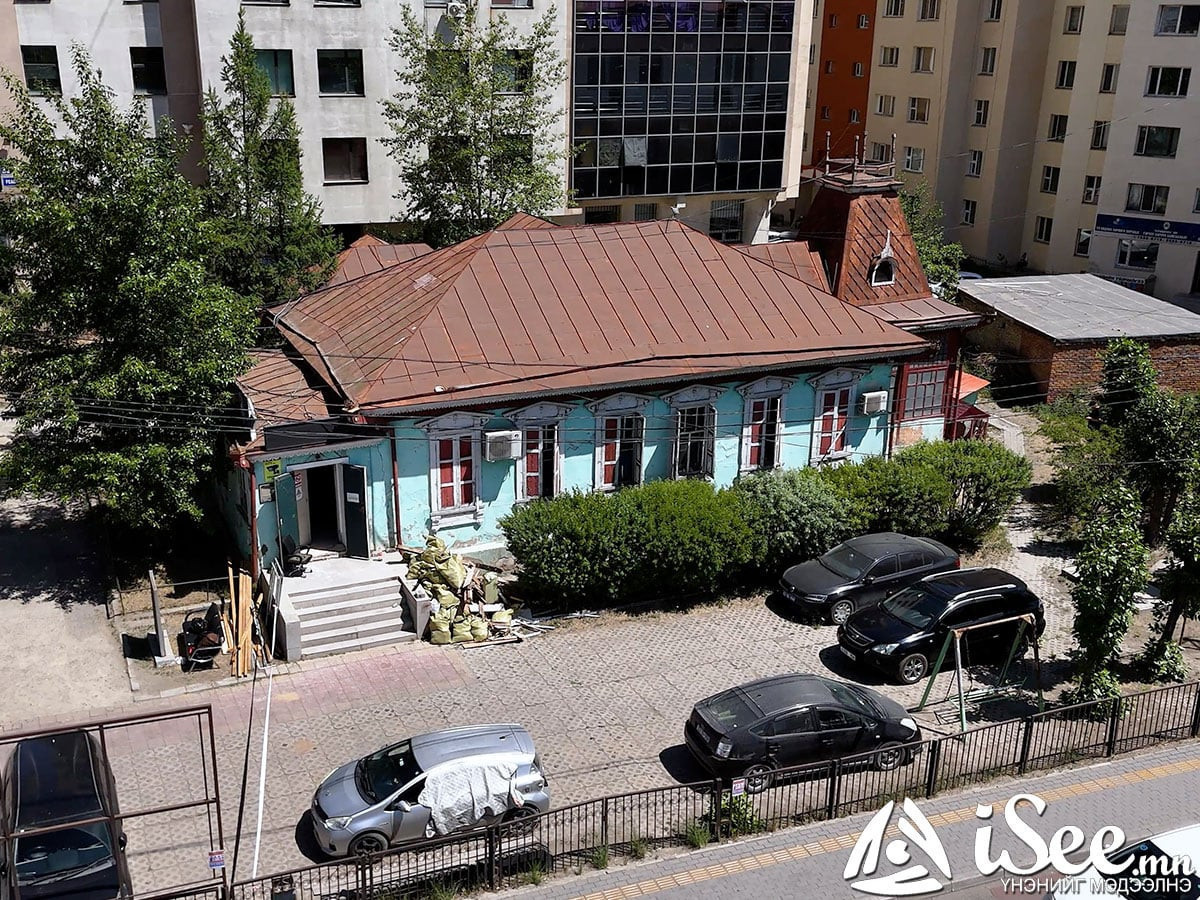 ВИДЕО: 107 жилийн настай “Дээш харсан ширээ”-тэй музейн соёлын өв алдагдах эрсдэл үүссэн тул багахан засвар хийж, “амь торгоож” эхэллээ