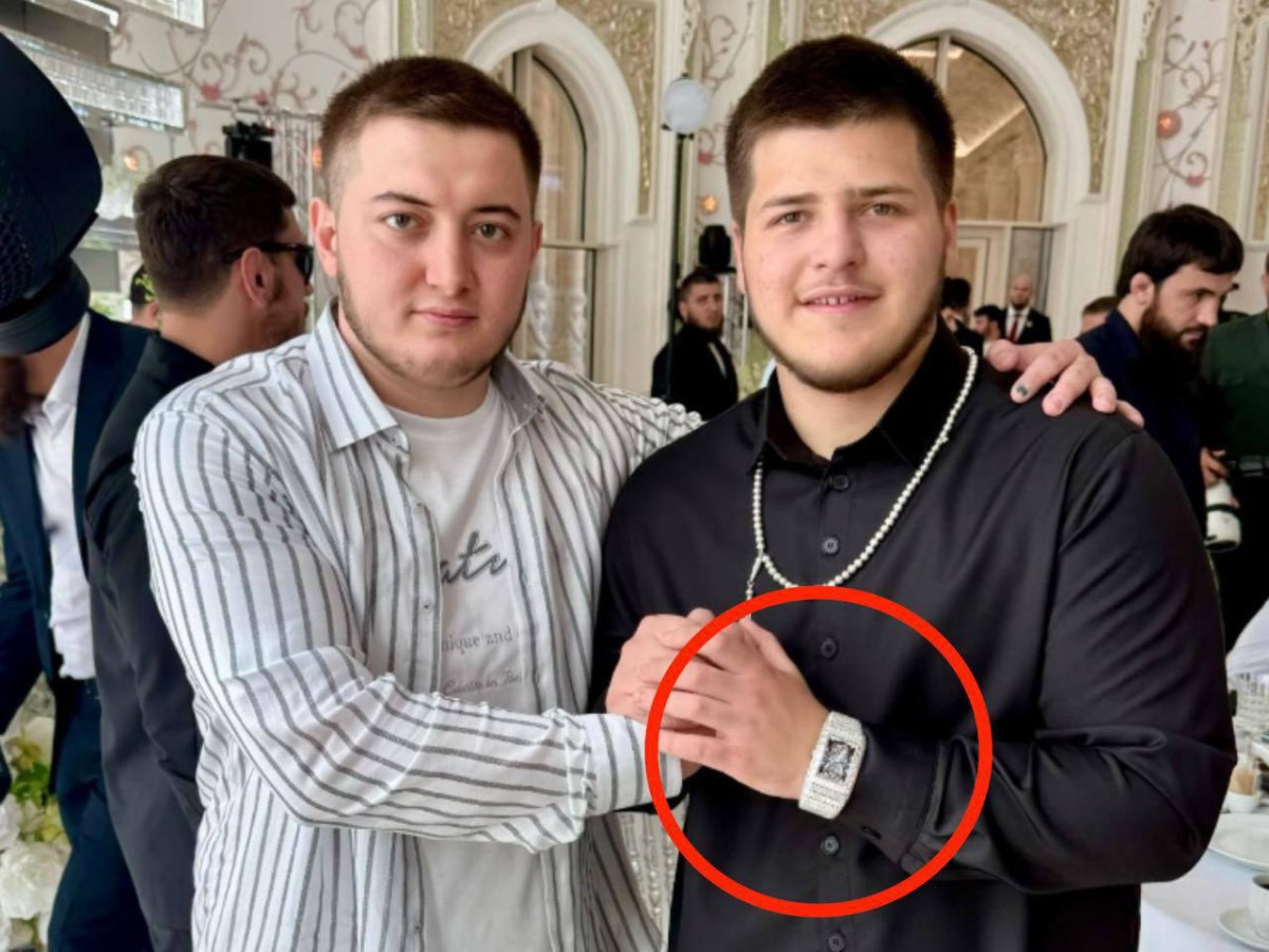 Чеченийн удирдагчийн 17 настай хүү Адам Кадыров 27 сая ам.долларын бугуйн цаг зүүсэн нь хэвлэлүүдийн анхааралд оров