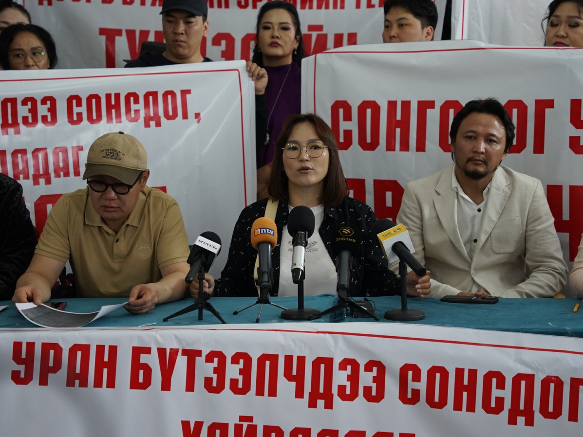 УДБЭТ-ын захирал Д.Алтанхуягийг огцрохгүй бол театрын уран бүтээлчид наадмын тоглолтод оролцохгүй гэв