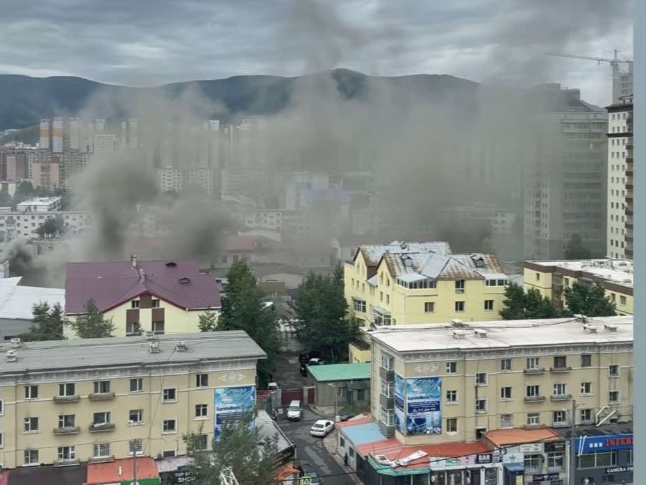 Под станцын дээврийн хэсэг шатаж байсныг шуурхай ажиллаж унтраажээ