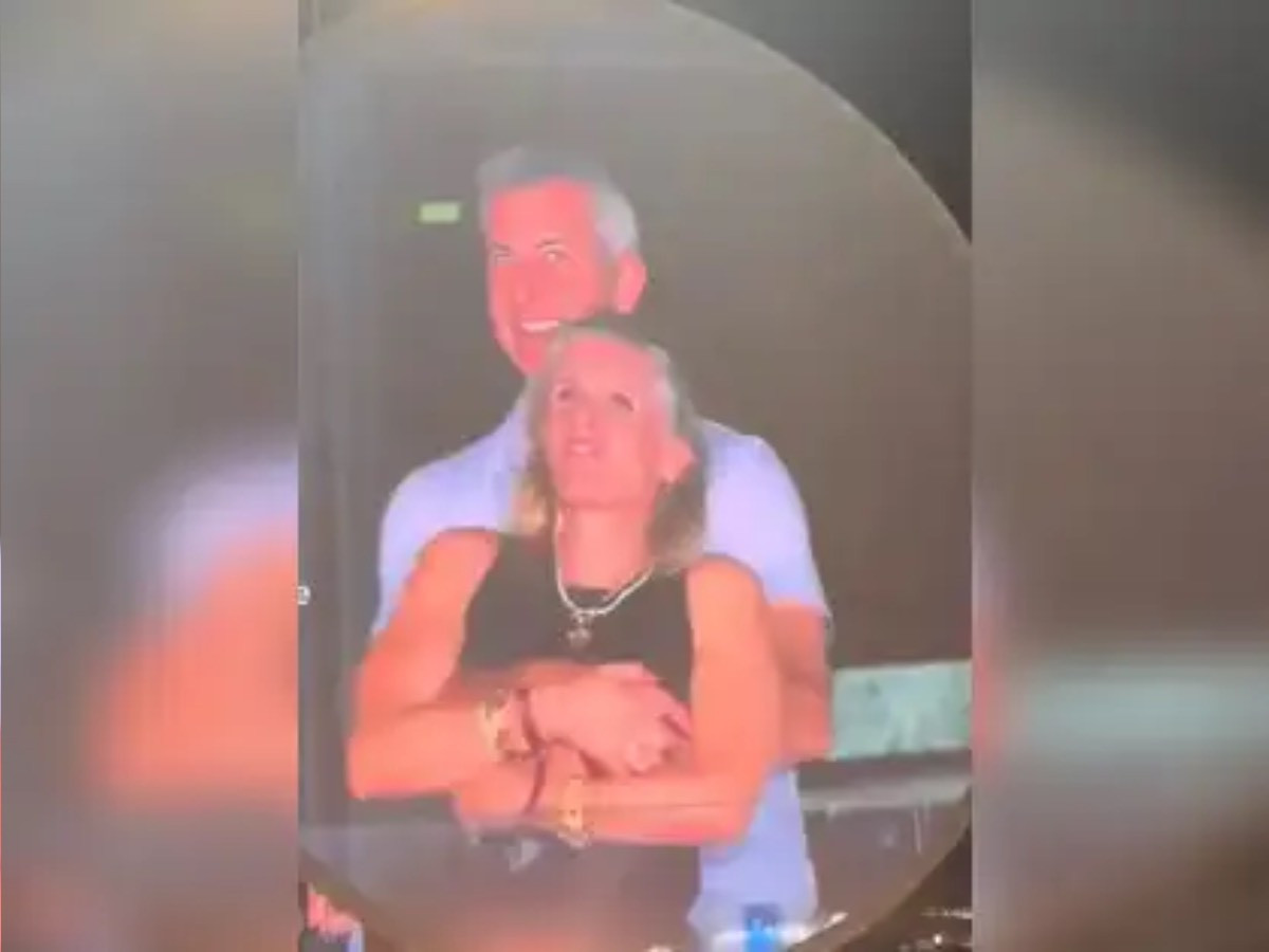 ВИДЕО: 1,3 тэрбумын үнэлгээтэй компанийн захирал “Kiss Cam”-д баригдаж, хөрөнгөө алдах эрсдэлд оржээ
