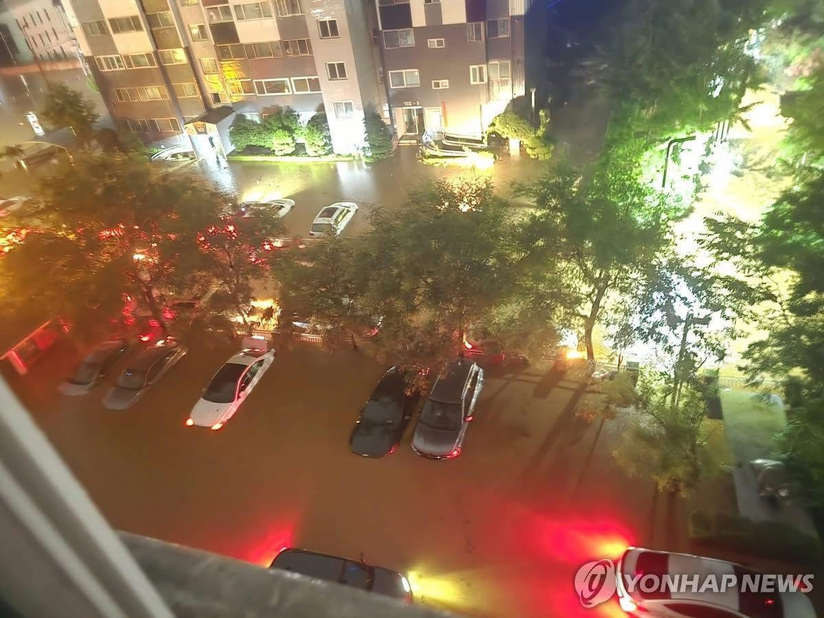 БНСУ-д болж буй үерийн улмаас дөрвөн хүн амиа алдаж, 1300 гаруй өрхийг нүүлгэн шилжүүлжээ
