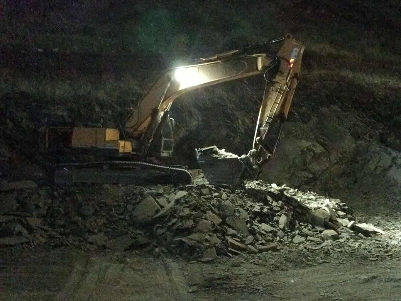 Зайсан толгойн бэлийг зөвшөөрөлгүй ухаж  байсныг зогсоожээ