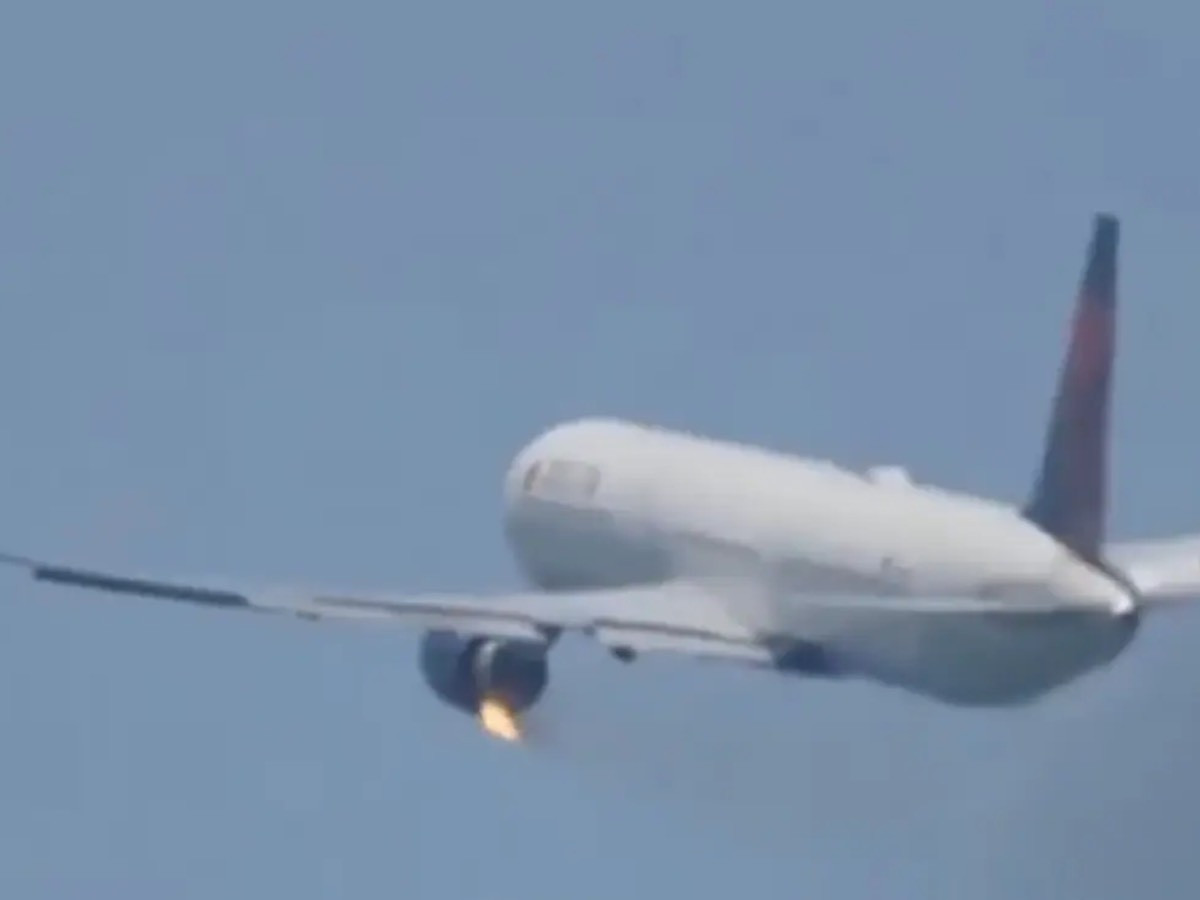 ВИДЕО: Лос-Анжелес хотоос хөөрсөн Boeing 767 онгоцны зүүн хөдөлгүүрт гал гарч, ослын буулт хийжээ