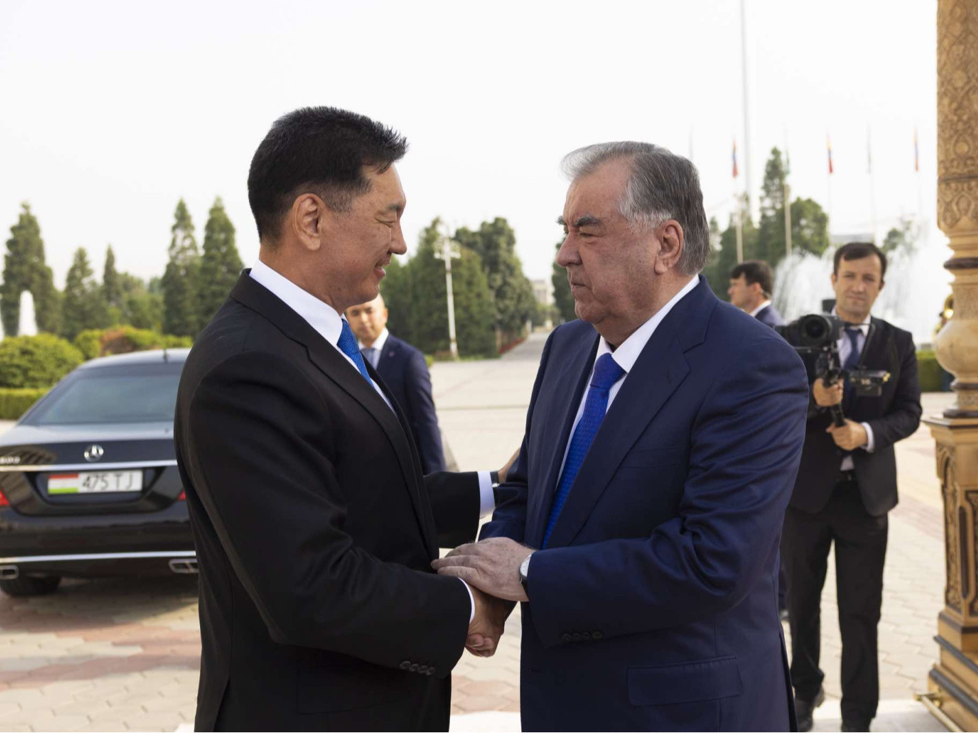 Монгол Улсын Ерөнхийлөгч У.Хүрэлсүхийг албан ёсоор угтлаа