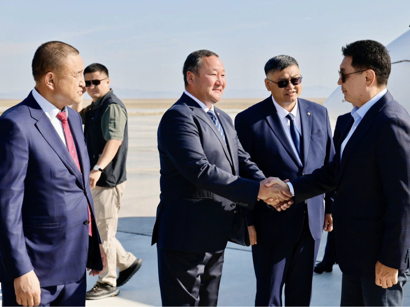 Ерөнхийлөгч У.Хүрэлсүх Увс аймгийн түүхт 100 жилийн ойд оролцохоор очжээ