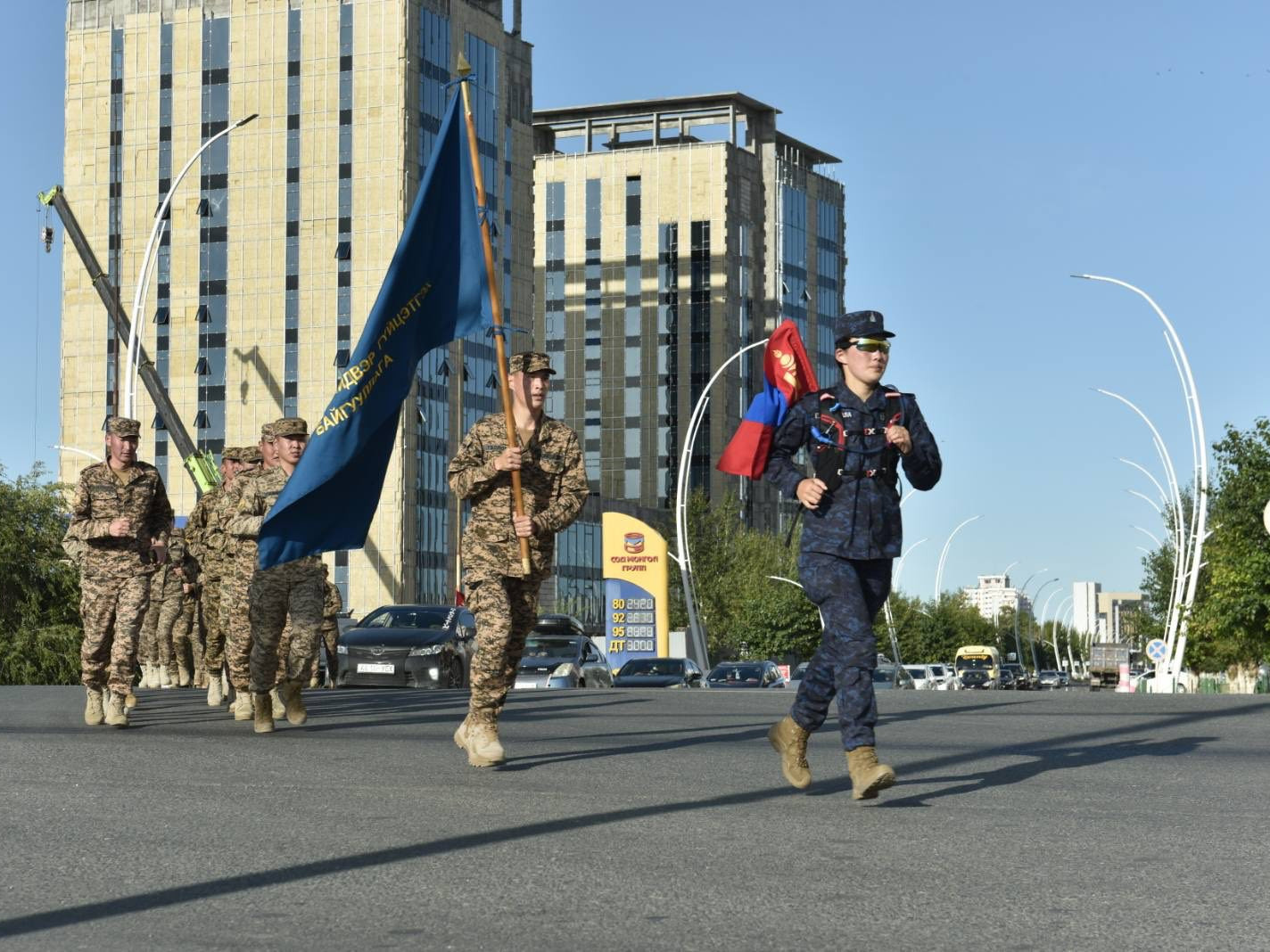 ШШГБ-ын суралцагч, ахлагч Г.Ариунзаяа 350 км зам туулахаар 3 дахь өдрөө гүйж байна