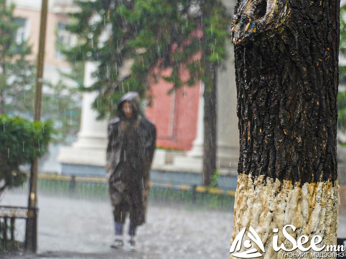 Улаанбаатарт бага зэргийн бороо орж, 29 градус дулаан байна