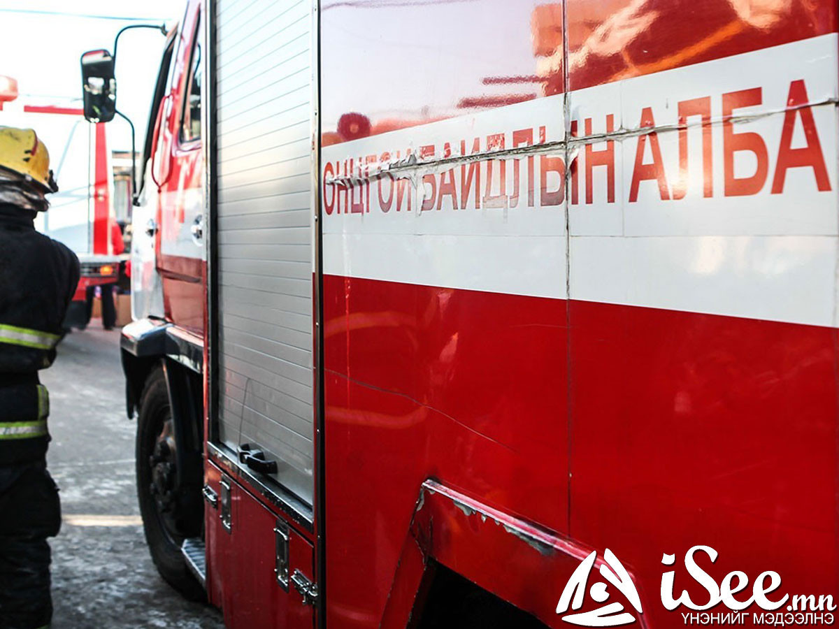 Хадлангийн талбайд өвс ачсан ачааны автомашин бүрэн шатжээ