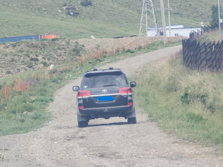 ФОТО: Богдхан ууланд тарвага агнасан байж болзошгүй "Ланд 200" маркийн автомашинтай иргэнийг эрэн сурвалжилж эхэлжээ