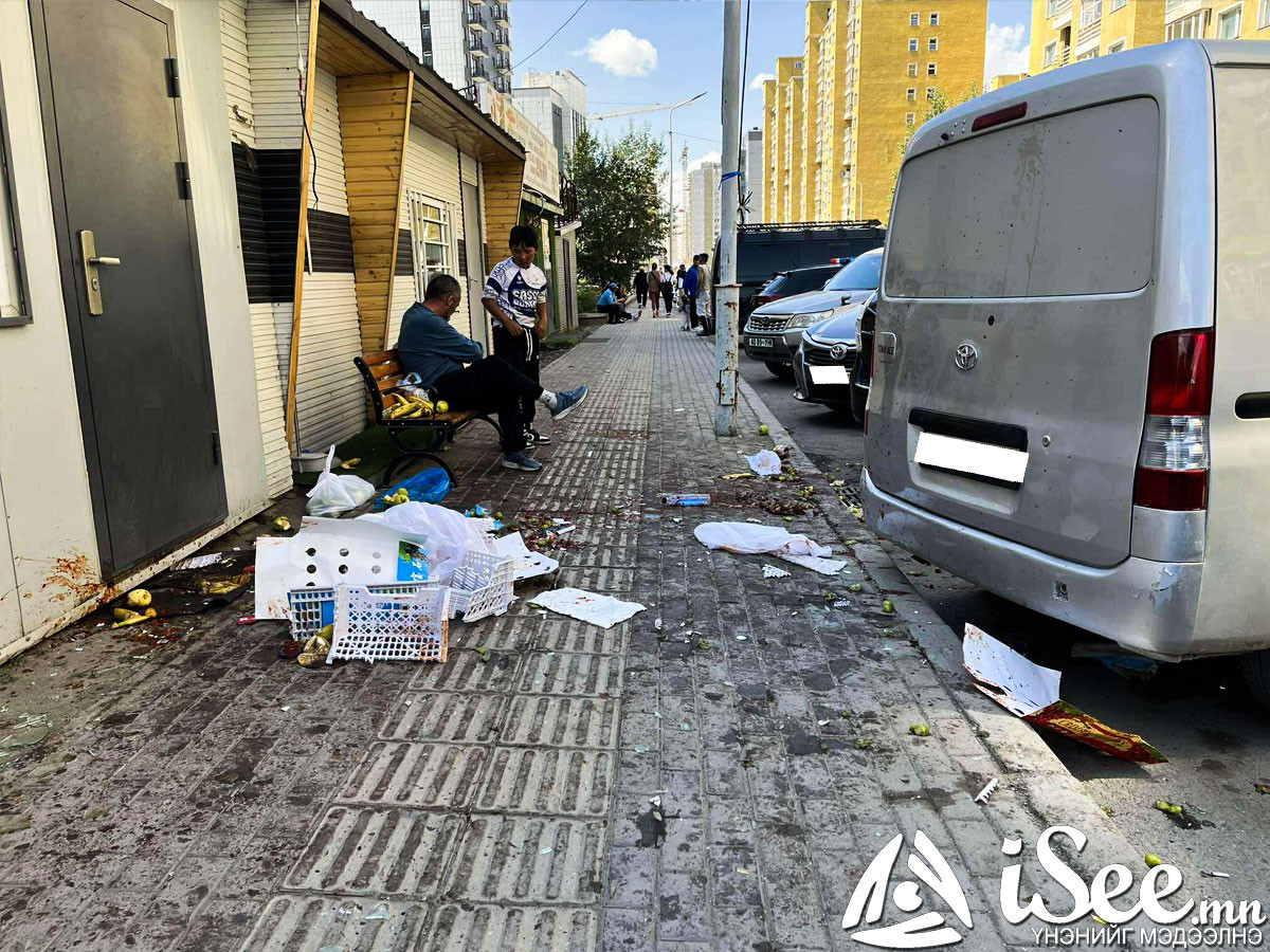 ШУУД: ТҮЦ-үүдийг албадан нүүлгэхийг эсэргүүцсэн худалдаа эрхлэгчид, цагдаагийн алба хаагчдын  хооронд үл ойлголцол үүсэж эхэллээ