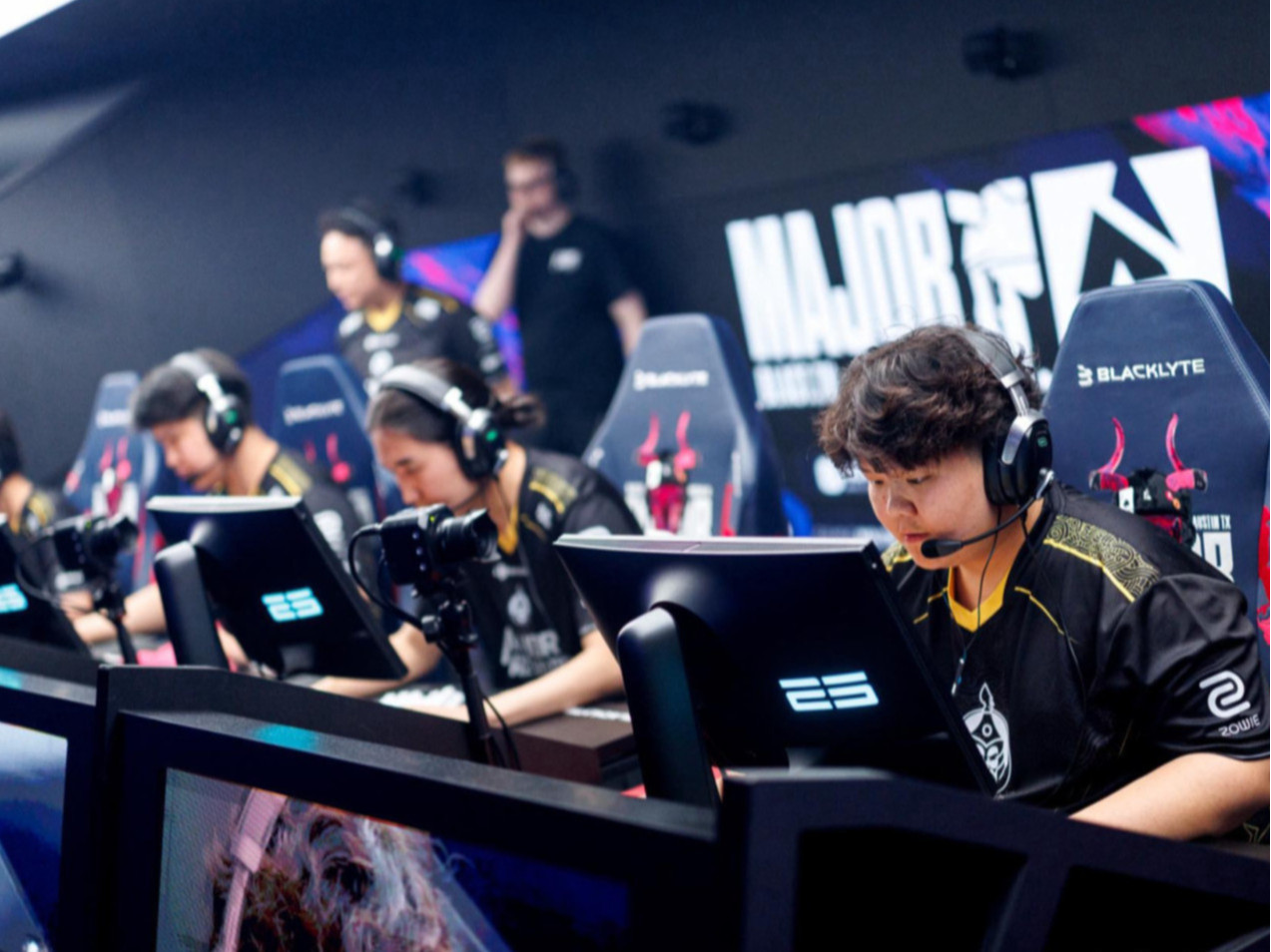 "The MongolZ" анх удаа "Vitality"-г буулган авч, BLAST Bounty Fall 2025 тэмцээний Grand Final-д шалгарлаа