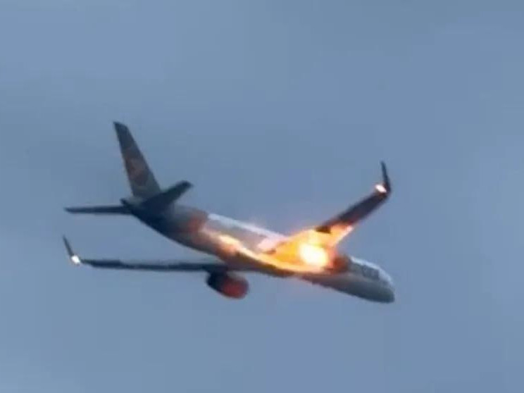 ВИДЕО: Нэг хөдөлгүүр нь шатсан онгоцыг Грект буулгахгүй нисгэж, Италид газардуулаад 281 хүнийг аварчээ