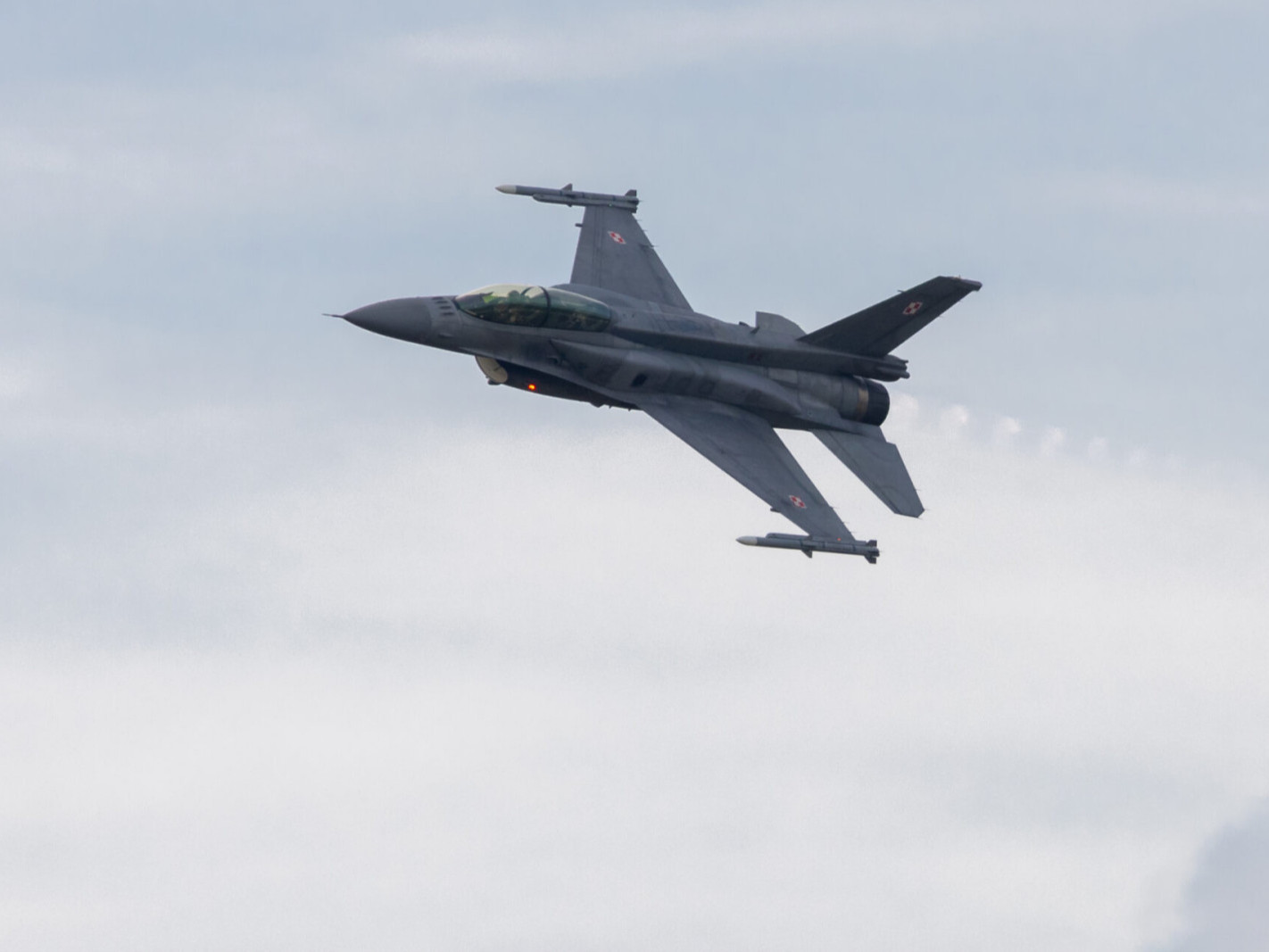 ВИДЕО: Польшийн агаарын шоуны бэлтгэлийн үеэр F-16 сөнөөгч онгоц осолдож, нисгэгч нь амь үрэгджээ