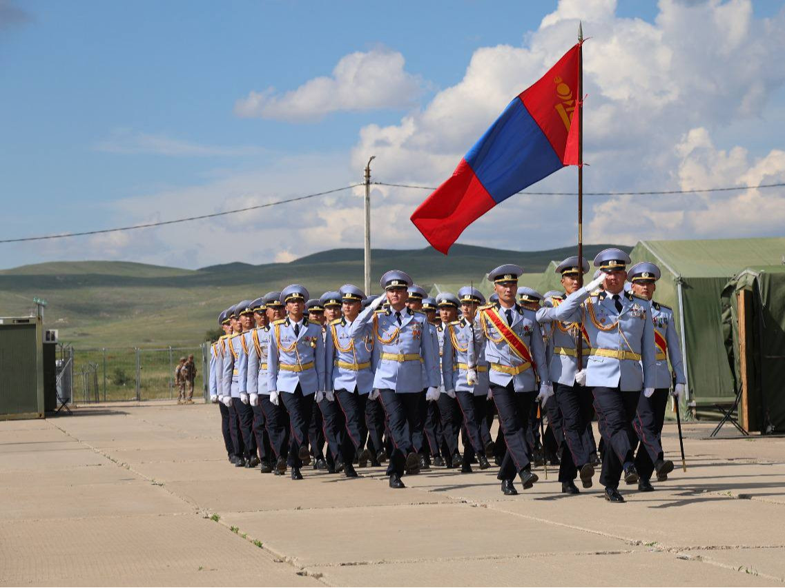 Чөлөөлөх дайны ялалтын 80 жилийн ойн баярт оролцох Монгол Улсын Зэвсэгт хүчний алба хаагчид ОХУ-ыг зорилоо