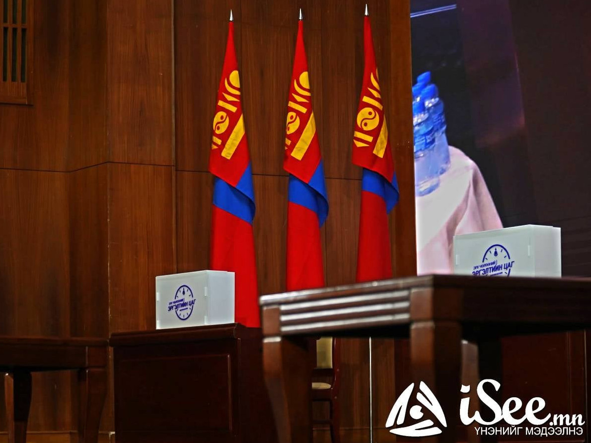 ФОТО: Ардчилсан намын шинэ даргыг тодруулах ҮБХ-ны ээлжит бус хурал албан ёсоор эхэллээ