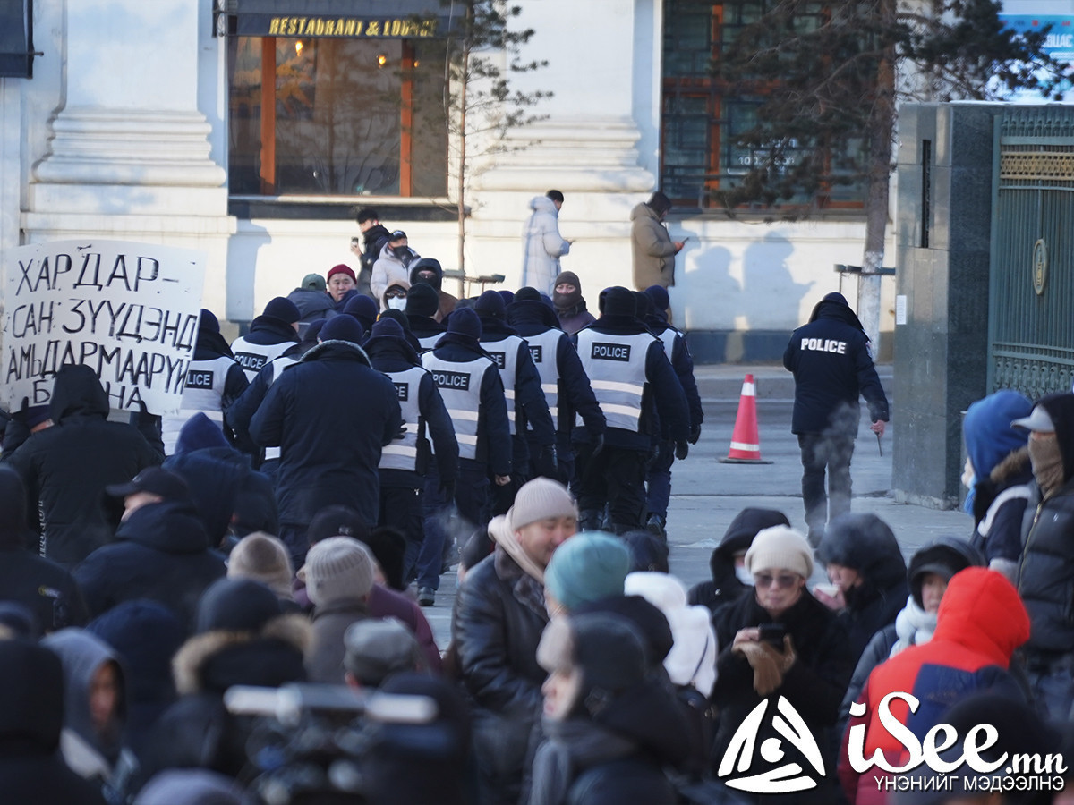 Төрийн албан хаагчдыг тэтгэвэрт гарахад олгодог 36 сарын цалинтай тэнцэх тэтгэмжийг хоёр хувааж олгоно 