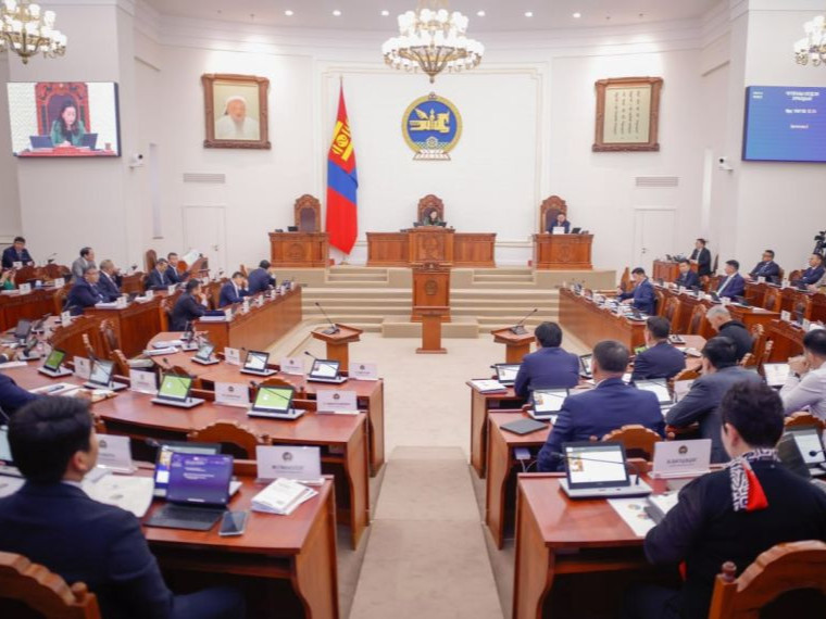 Монгол Улсын 2026 оны төсвийн хүрээний мэдэгдлийг хоёр дахь хэлэлцүүлэгт шилжүүллээ
