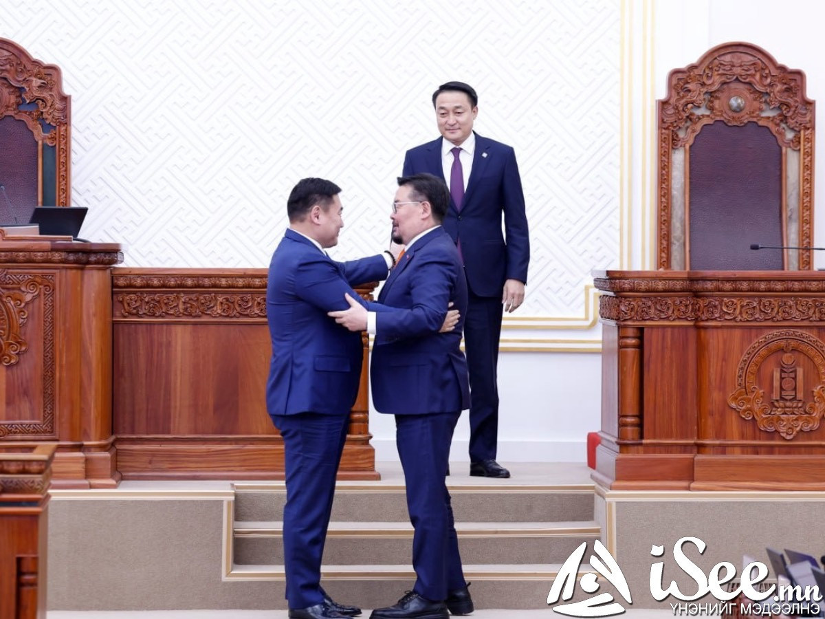 Л.Оюун-Эрдэнэ МАН-ын даргаас чөлөөлөгдөх өргөдлөө гаргаагүй байгаа бөгөөд Д.Амарбаясгалан, Г.Занданшатар нарын дунд асуулт, хариулт явагджээ