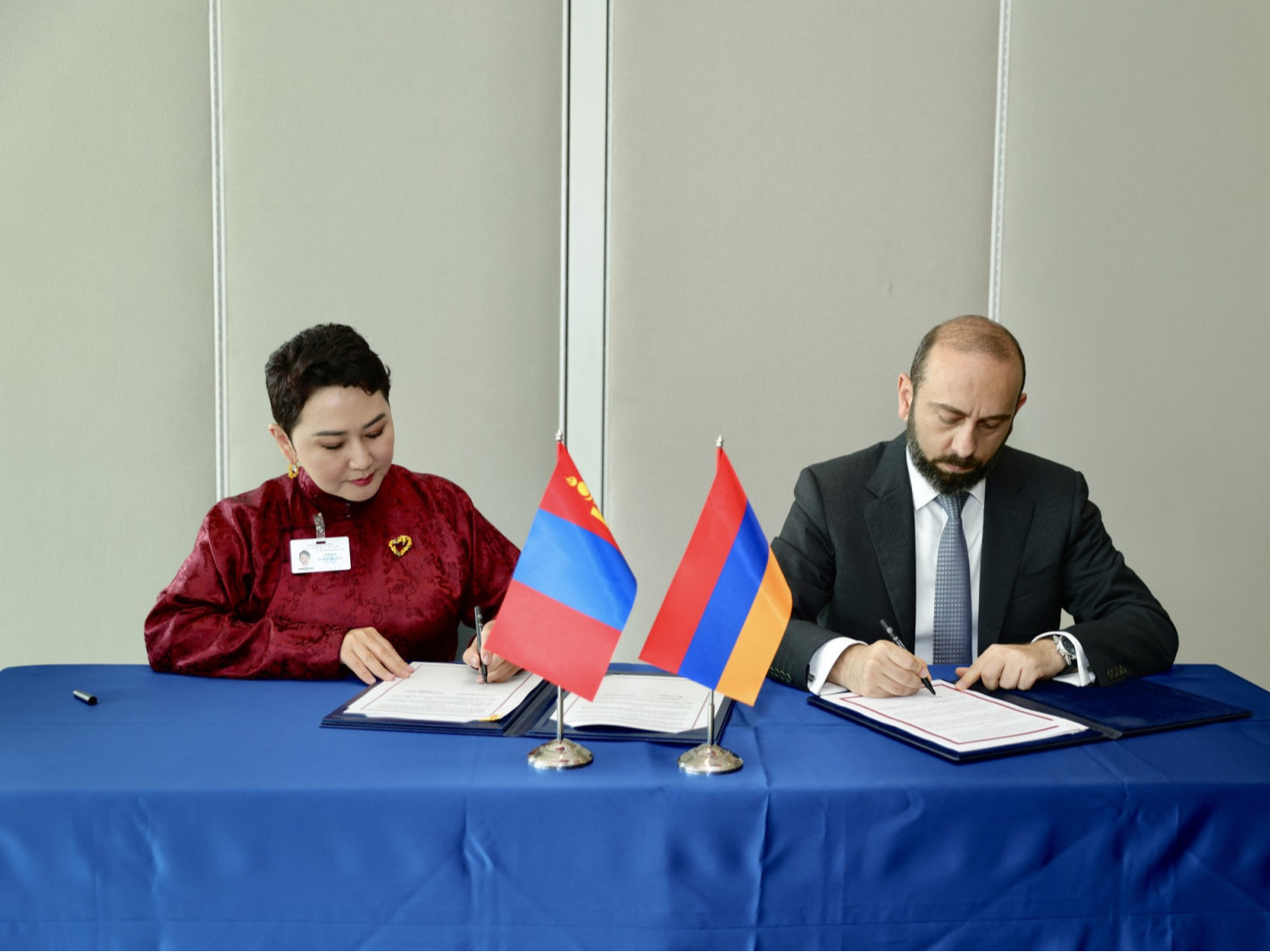 Монгол, Армени улсын иргэд харилцан визгүй зорчих эрх зүйн орчин бүрджээ