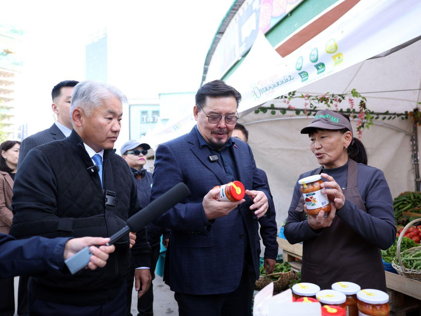 Ерөнхий сайд Г.Занданшатар тариаланч, ногоочидтой уулзлаа