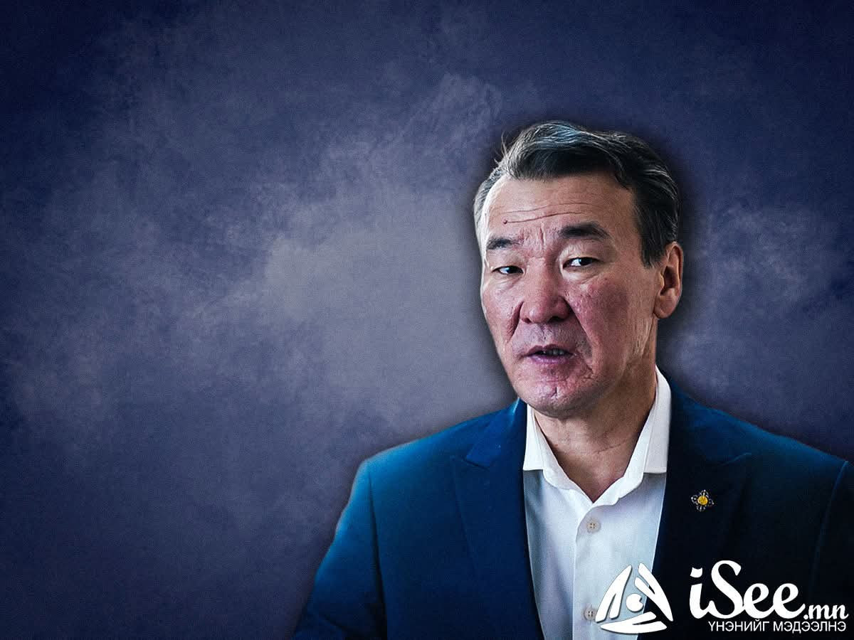 УИХ-ын гишүүн С.Ганбаатар өөрийн танилцуулгадаа огт төгсөөгүй их сургуулиудаа дурдаж, бакалаврын зэрэггүй хэрнээ магистр хамгаалжээ