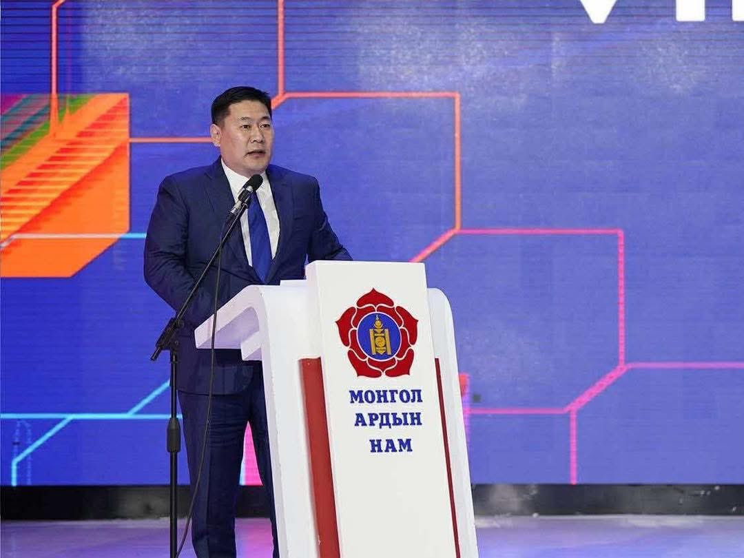 МАН-ын Бага хурлыг Л.Оюун-Эрдэнэ нээж, хуралдааныг Ж.Бат-Эрдэнэ даргалан явуулж байна