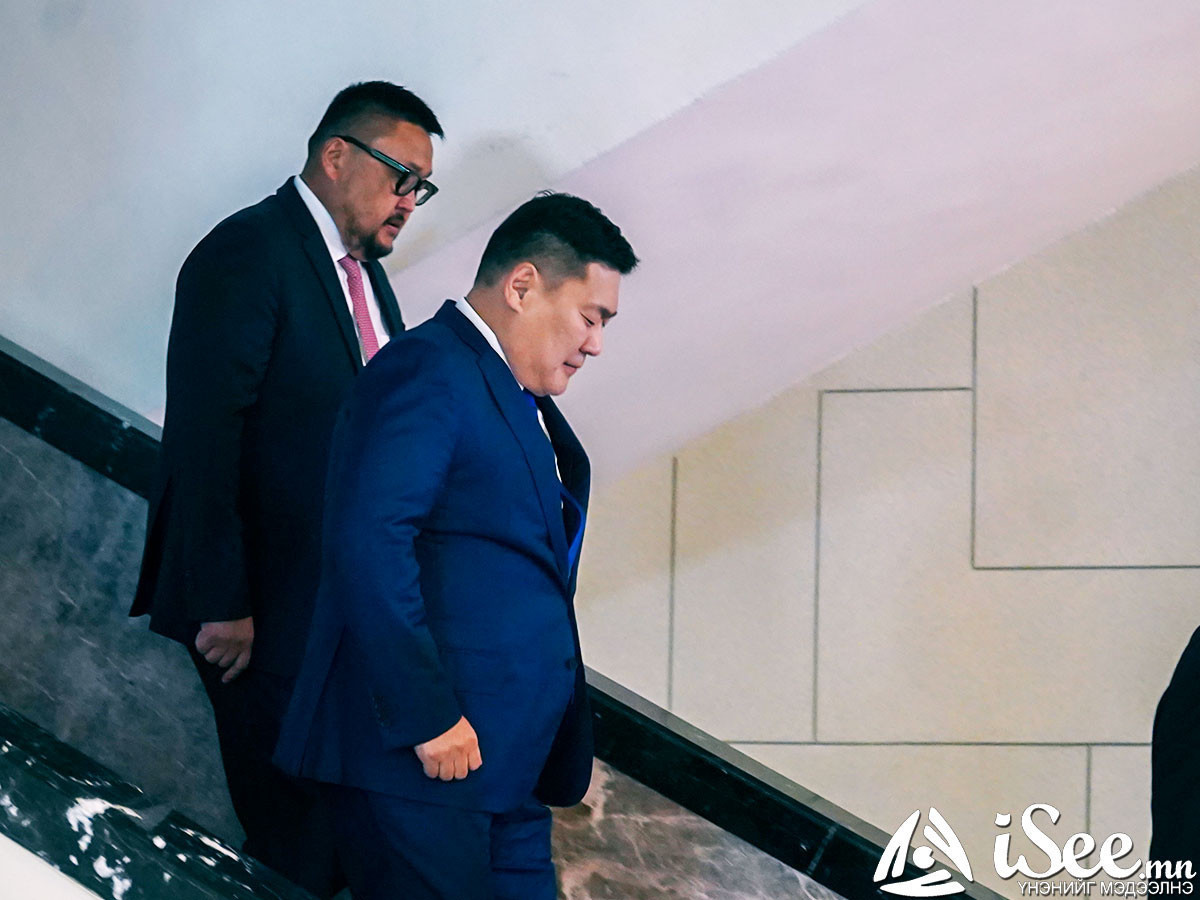 Л.Оюун-Эрдэнэ намын даргаасаа чөлөөлөгдөх өргөдлөө өгөхгүй гүрийж, Их хурал хүртэл цаг авахаар ажиллаж байх магадлалтай байна