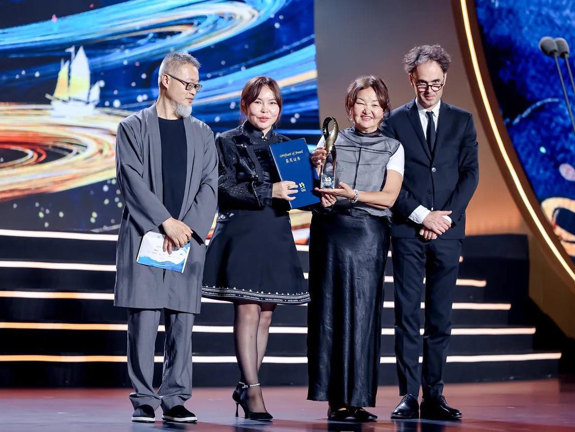 “Чоно үүр шөнөөр ирдэг” бүтээл Торгоны замын олон улсын кино наадмын шилдэг баримтат киногоор шалгарчээ