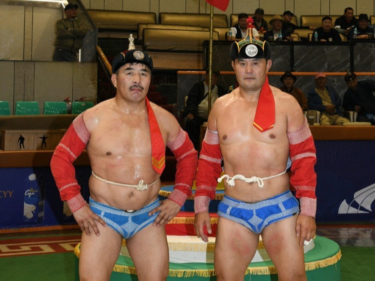 Ахмад бөхчүүдийн барилдааны гурван насны ангилалд Улсын заан Д.Бумбаяр, Өсөх идэр начин М.Жамъянпүрэв, Улсын заан Д.Баасандорж нар түрүүлэв