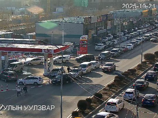 ТЦА: Шатахуун авах гэсэн жолооч нарын дарааллаас шалтгаалж авто замын түгжрэл нэмэгдэж байна
