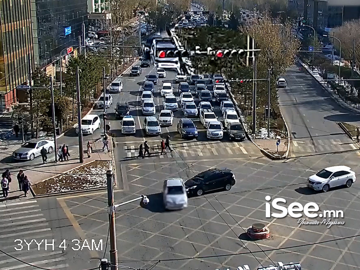 ВИДЕО: Эгнээ байраа буруу эзэлж, гэрлэн дохионы дүрмээ баримтлаагүйгээс осол гаргажээ
