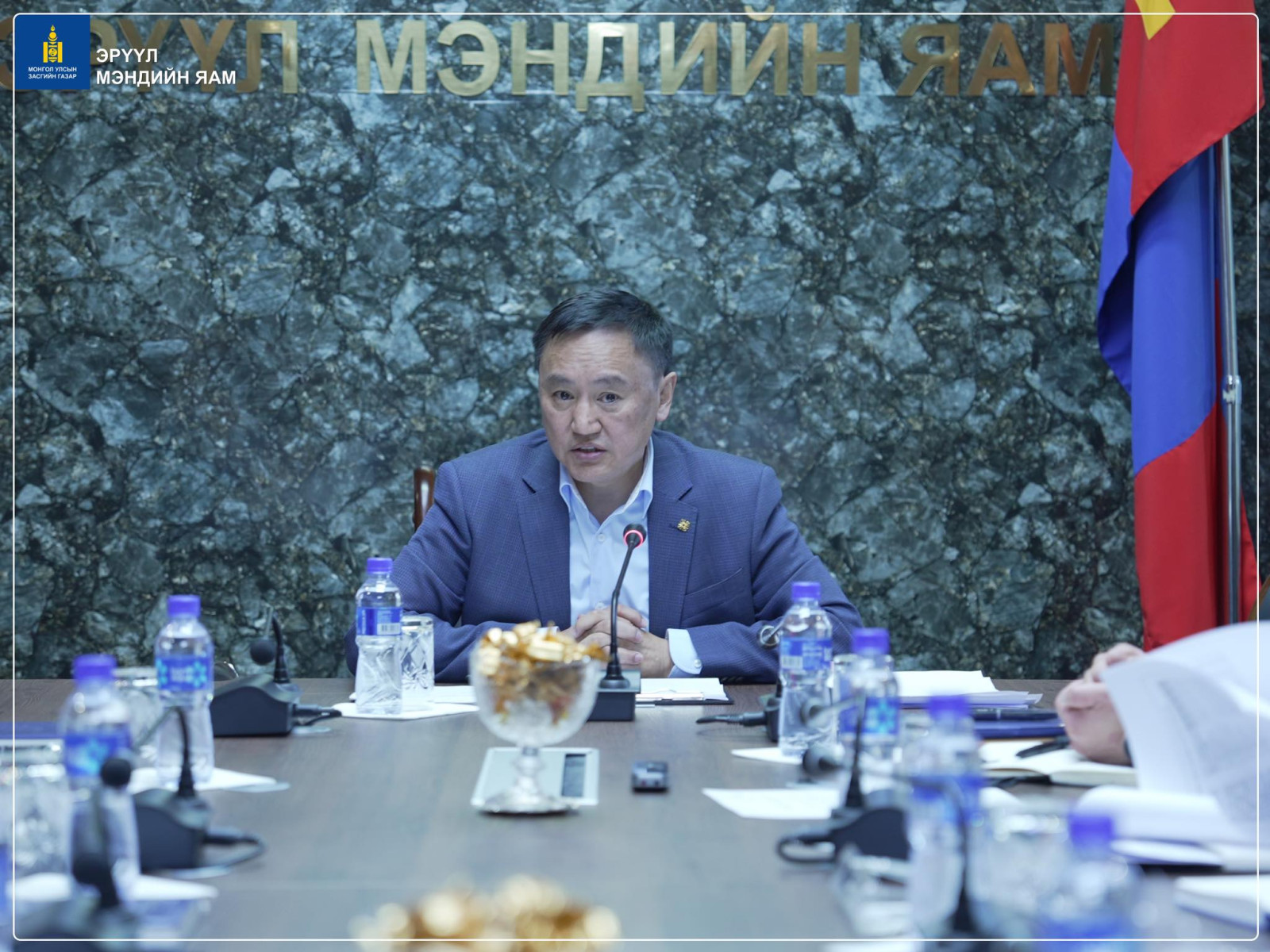 Эрүүл мэндийн салбарынхны цалинг ХАОАТ-аас чөлөөлөх санал гаргажээ
