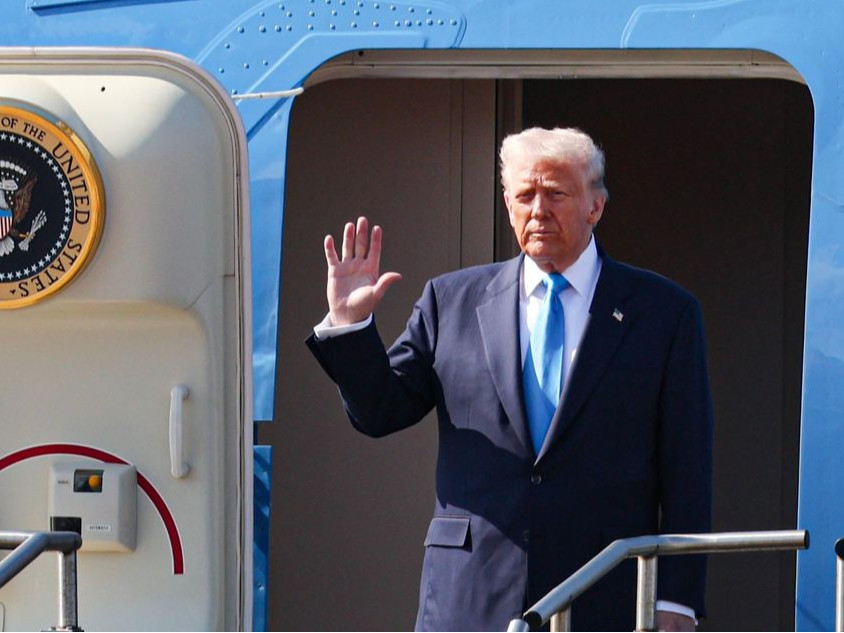 Д.Трамп Өмнөд Солонгост хүрэлцэн иржээ